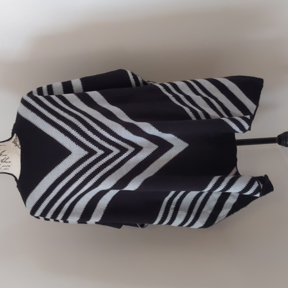 August Silk - Picture 1 of 9